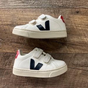 Kids Veja sneakers size 8